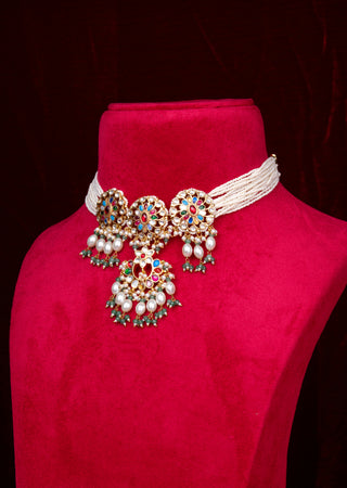 Graceful Moti Kundan Classic Choker