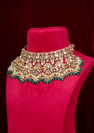 Grand Emerald Green Polki Kundan Bridal Choker Set with Matching Earrings and Maang Tikka