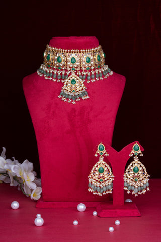 Emerald Pearl Majesty Choker Necklace with Golden Glow Detailing