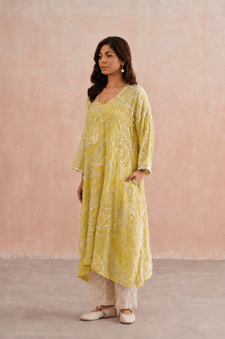 Mul chanderi pearl embroidered kurta paired with cotton pants