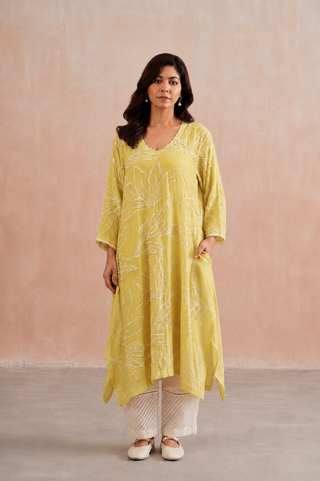 Mul chanderi pearl embroidered kurta paired with cotton pants