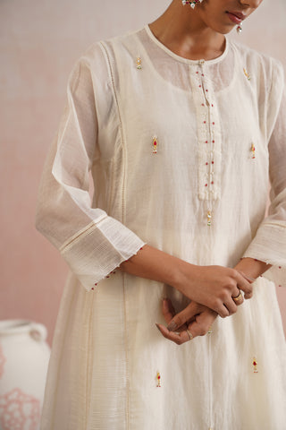 Ivory Mul chanderi pearl and jewels embroidered kurta paired with cotton chanderi pants and tissue organza embroidered dupatta - Set of 4