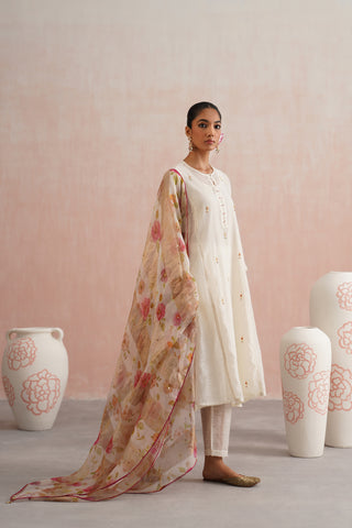 Ivory Mul chanderi pearl and jewels embroidered kurta paired with cotton chanderi pants and tissue organza embroidered dupatta - Set of 4