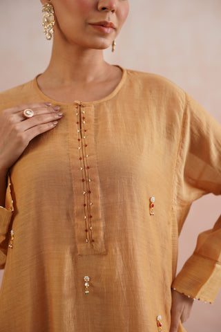 Peach Mul chanderi pearl and jewels embroidered kurta