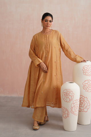 Peach Mul chanderi pearl and jewels embroidered kurta