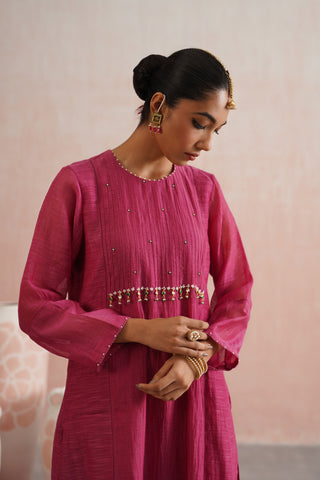 Fuchsia Mul chanderi pearl and jewels embroidered kurta paired with cotton chanderi pants and tissue organza embroidered dupatta - Set of 3