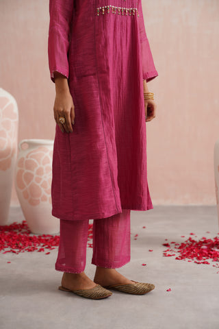 Fuchsia Mul chanderi pearl and jewels embroidered kurta paired with cotton chanderi pants and tissue organza embroidered dupatta - Set of 3
