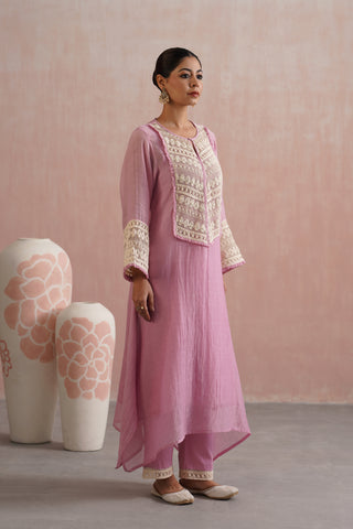 Lilac Mul chanderi pearl embroidered lace detailing in kurta paired with cotton pants and mul chanderi applique work dupatta - Set of 4