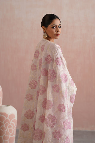 Lilac Mul chanderi pearl embroidered lace detailing in kurta paired with cotton pants and mul chanderi applique work dupatta - Set of 4