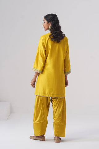 Yellow zardozi embroidered chanderi silk kurta set