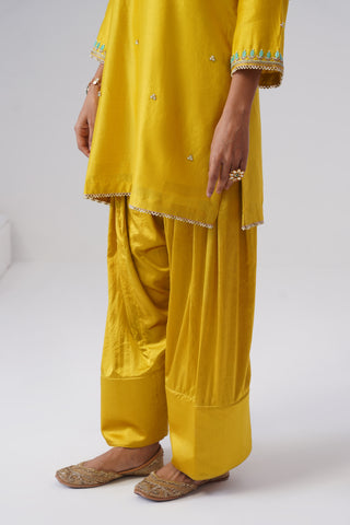 Yellow zardozi embroidered chanderi silk kurta set