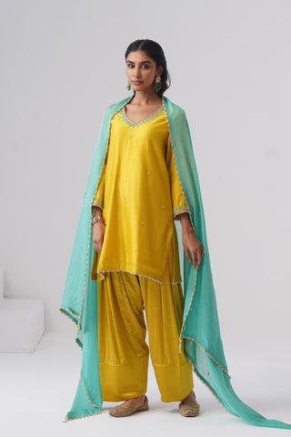 Yellow zardozi embroidered chanderi silk kurta set