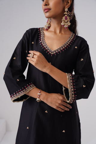 Black zardozi embroidered chanderi silk kurta set