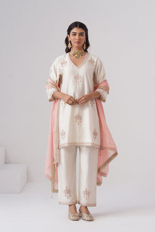 Ivory zardozi embroidered chanderi silk kurta set