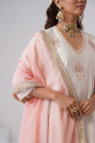 Ivory zardozi embroidered chanderi silk kurta set