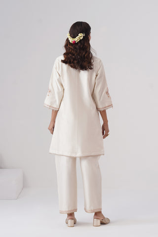 Ivory zardozi embroidered chanderi silk kurta set