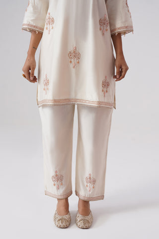 Ivory zardozi embroidered chanderi silk kurta set