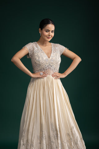 Exquisite Ivory Layered Gown with Intricate Embroidery Detailing