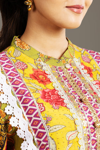 Charming Vintage Blossom Mosaic Kurta Set with Intricate Lace Accents
