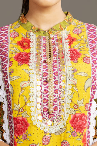 Charming Vintage Blossom Mosaic Kurta Set with Intricate Lace Accents